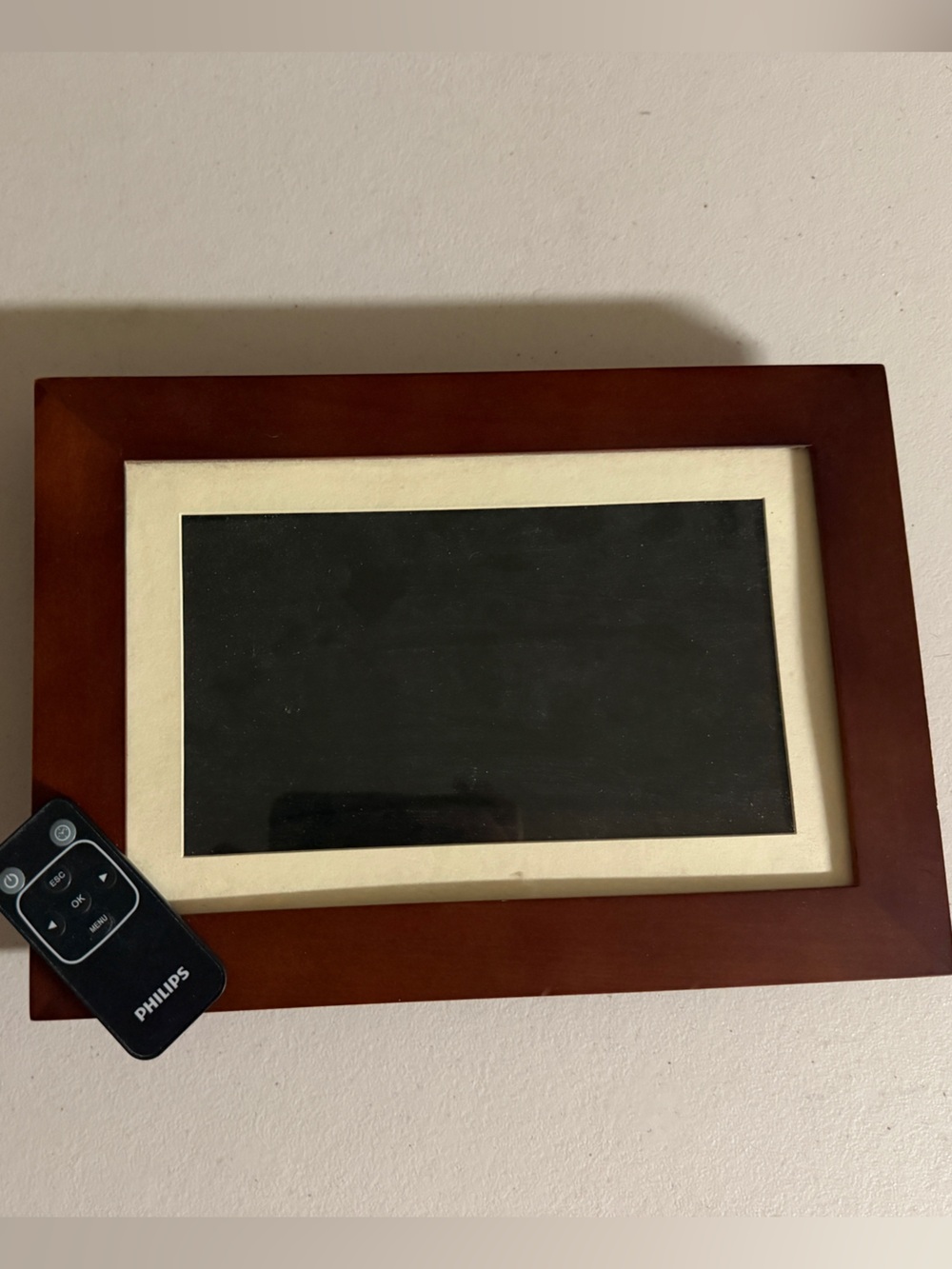 Phillips Digital picture frame. Create your own slideshow using SD card or usb